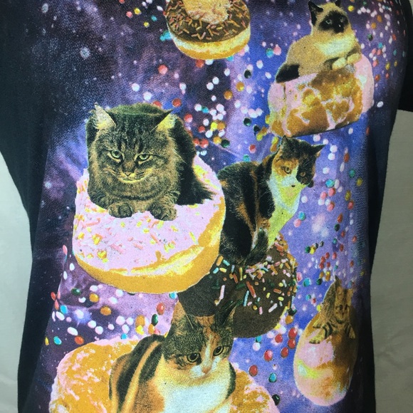 3/$15 Cosmic Kitty on Donuts Black Tee T shirt - Picture 1 of 6